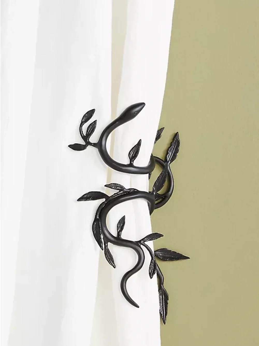 Anthropologie Serpentine Black curtain tie back ne Black Metal Vine Wall Accent